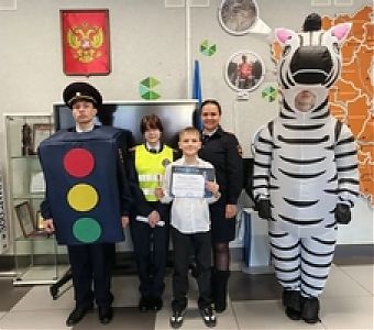 О награждении участников городского конкурса «Дорожный знак на новогодней елке»