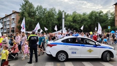 Сотрудники полиции обеспечили охрану общественного порядка в праздничный день
