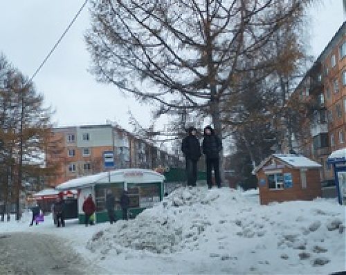 Горка у дороги опасна для детей