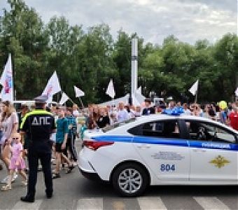 Сотрудники полиции обеспечили охрану общественного порядка в праздничный день