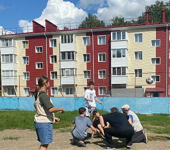 А у нас во дворе: игры для детей и взрослых