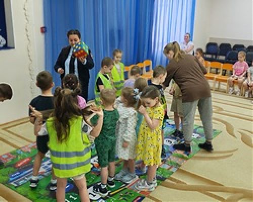 Дорожная безопасность: малыши на дороге