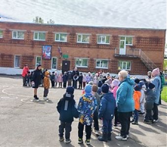 Учим безопасности на дороге с детства!