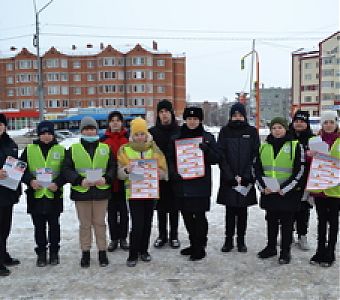 Полицейские и волонтеры рассказали юргинцам о мошенниках