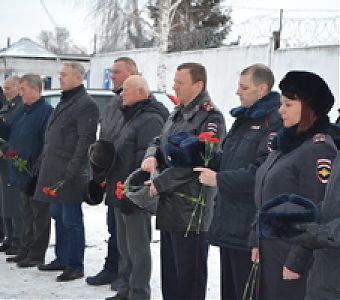 Помнить и чтить подвиг погибших сотрудников, достойно продолжать их дело