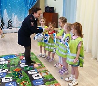 Учим с детьми правила дорожного движения