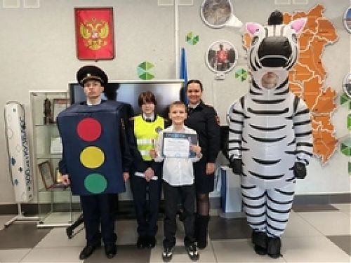 О награждении участников городского конкурса «Дорожный знак на новогодней елке»