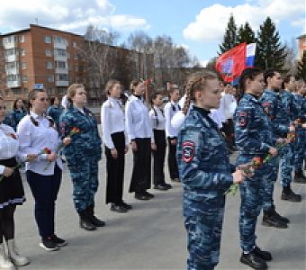 Мы будем чтить ваш подвиг вечно… 