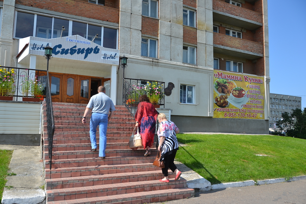 Фото: в кузбасском городе по улице гуляла абсолютно голая женщина